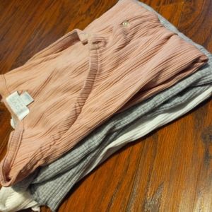 ⚫ 3/$15 - Bundle of 3 GAP t-shirts